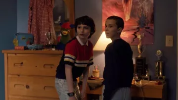 Le poster Dark Crystal dans la chambre de Mike Wheeler (Finn Wolfhard) dans Stranger Things saison 1