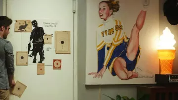 The post Chearleader Pin Up in the apartment of Jason (Zac Efron) in Single or almost