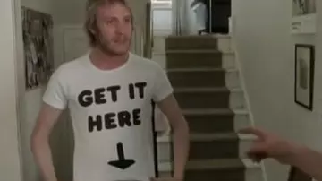 the t-shirt "Get It Here", Spike (Rhys Ifans) in thunderbolt in Notting Hill