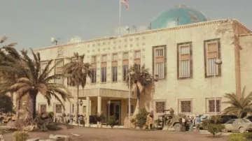 Extérieurs du Palais Républicain et siège du renseignement de  Mukhabarat dans Green Zone tournés sur la base de Los Alcázares
