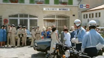 La nueva Gendarmería Nacional de Saint-Tropez en Le gendarme et les gendarmettes