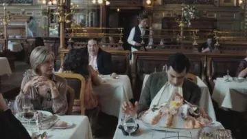 Restaurant Le train Bleu Paris gare de Lyon train Station in The holidays of Mr Bean