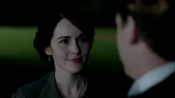 Les boucles d'oreilles de Lady Mary Crawley (Michelle Dockery) dans Downton Abbey
