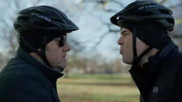 The Oakley sunglasses Crosshair of Frank Underwood (Kevin Spacey) in House of Cards S05E11