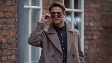 The mantle of Albert Hill (Luke Pasqualino) in the series Snatch