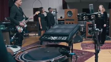 The electric guitar in the clip of Adele - When We Where Young