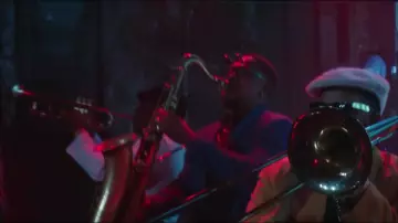 The paper clip into the clip Mark Ronson - Uptown