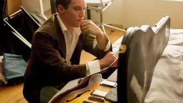 Le guitare électrique de Louis Connelly (Jonathan Rhys-Meyers) dans le film August Rush