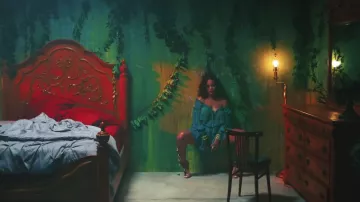 The dress Alberta Ferretti, Rihanna in Wild Thoughts (Grateful)