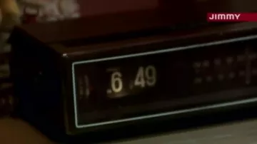 The clock radio Jackie Burkhart (Mila Kunis) on That 70's Show-S02E03