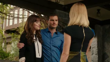 The white blouse worn by Anastasia Steele (Dakota Johnson) in Fifty shades lighter