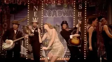 Folk guitar apercue in the clip Mean Taylor Swift