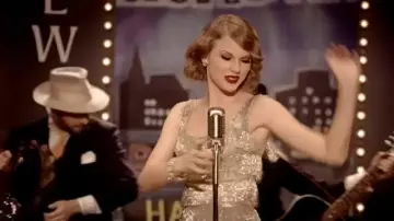 Micro de Taylor Swift dans le clip Mean