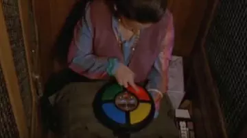The Simon Game of Mrs Musquin (Josiane Balasko) in The father christmas is a scumbag
