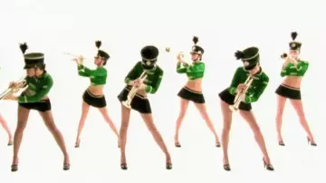 Les trompettes dans le clip Destination Calabria de Alex Gaudino