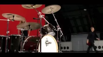 La batterie de Taylor Hawkins des Foo Fighters sur The Pretender