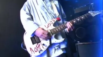 Guitarra de Korn clip Blind