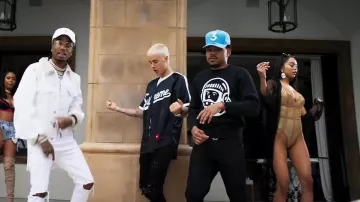 The cap New Era Chance The Rapper in I'm the One