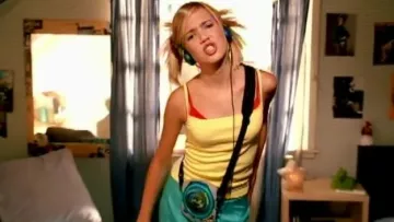 The Sony Discman of Mandy Moore in her video clip Candy