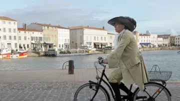 Le Port Saint Martin de l'Île de Ré dans Alceste à bicyclette (Fabrice Luchini)