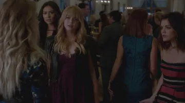 Alison DiLaurentis (Sasha Pieterse) Aqua robe vu dans Pretty Little Liars S7E20