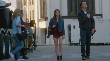 Chaqueta vaquera de Aria Montgomery (Lucy Hale) vista en Pretty Little Liars S7E20