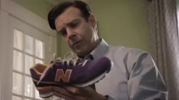 Sneakers New Balance purple Henry (Jason Sudeikis) in The book of Love