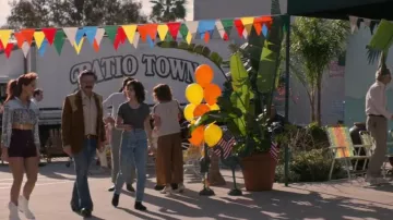 Le magasin Universal Patio Furniture dans GLOW