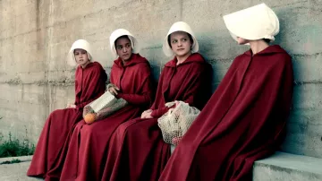 The red tunic of handmaid Offred / June (Elisabeth Moss) in The Handmaid''s Tale : The Handmaid's tale
