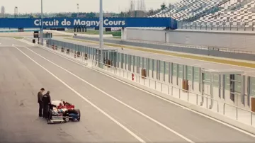 El circuito de Magny Cours a Nevers in Mon pote (Edouard Baer y Benoît Magimel)