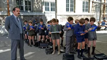 L'école 1 rue foyatier à Paris dans Le petit Nicolas (François-Xavier Demaison)