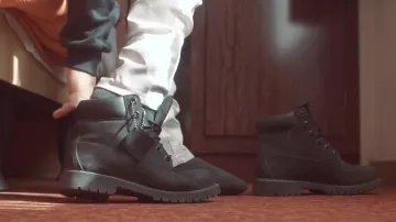 The Sneakers of Hamza in The clip Minimum