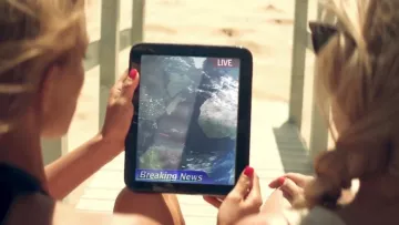 The tablet HP in the clip Without You de David Guetta