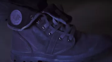 Shoes Palladium David Guetta in its Clip Little Bad Girl