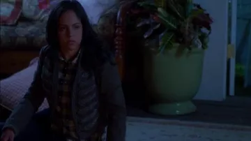 La veste militaire Free People de Hadley St. Germain (Celesse Rivera) dans Pretty Little Liars S07E20