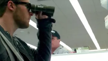 Binoculars Bushnell Jack Reynor (Shane Dyson) in Transfomers 4 : age of extinction