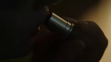 Le rouge à lèvres Mac de Offred / June (Elizabeth Moss) dans The Handmaid's Tale : La Servante écarlate S01E08