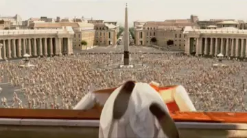 La place Saint-Pierre Vatican dans La Panthère Rose 2 (Steve Martin)