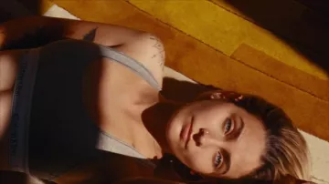 The bra Calvin Klein in the clip I dare you of The XX