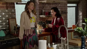 The skirt of Liza Miller (Sutton Foster) in Younger S04E01