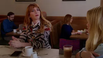 The jacket zebra Lauren (Molly Bernard) in Younger S04E01
