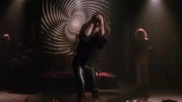 Le pantalon  en cuir noir de Jim Morrison (Val Kilmer) dans le film The Doors