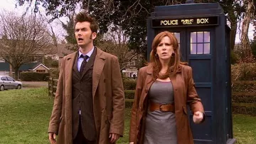 Abrigo de cuero marrón usado por Donna Noble (Catherine Tate) como se ve en la serie de televisión Doctor Who (Temporada 4 Episodio 12)