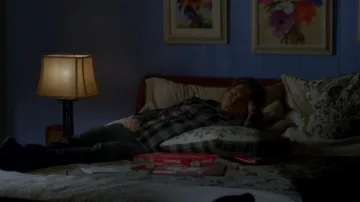Le jeu Scrabble de Toby Cavanaugh (Keegan Allen) dans Pretty Little Liars S07E20