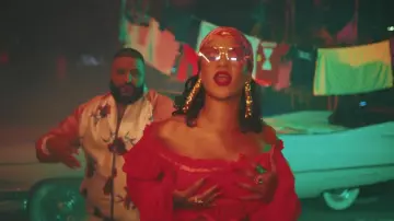 The top red of Rihanna in the clip Wild Thoughts DJ Khaled