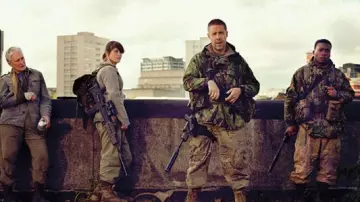 Le sac à dos militaire de Mademoiselle Justineau (Gemma Arterton) dans The Last Girl