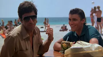 Les lunettes de soleil Linda Farrow 6031 de Tony Montana (Al Pacino) dans Scarface