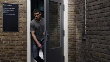L'Universiteit Van Amsterdam Informatielijn transformée en extérieur du Rijksmuseum dans Sense8 S02E04