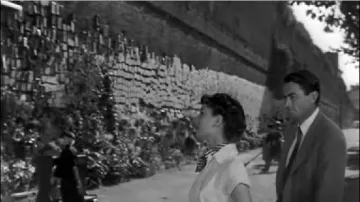 El Viale del Policlinico Wall of Wishes en Roma visitado por Joe Bradley (Gregory Peck) y la princesa Ann (Audrey Hepburn) en la película Roman Holiday
