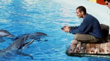 Le Marineland d'Antibes visité par Jacques Mayol (Jean-Marc Barr) dans Le Grand Bleu
